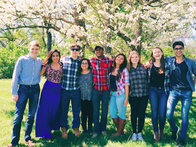 Students pose in Nashville. 