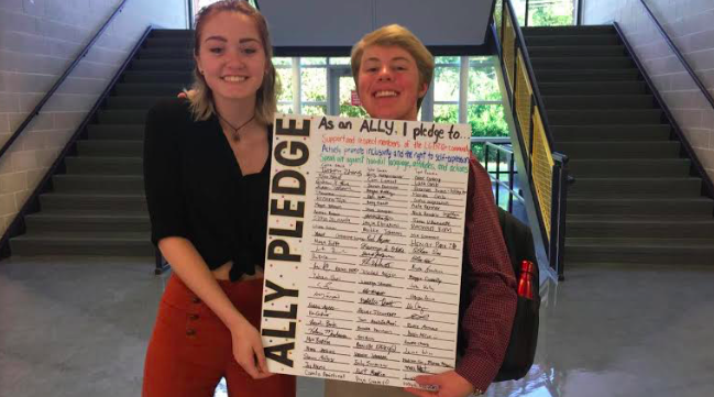 GSA+co-presidents+Julia+Finkelstein+and+Henry+Jeanneret+pose+with+the+full+Ally+Board.+Photo+credit%3A+Henry+Park